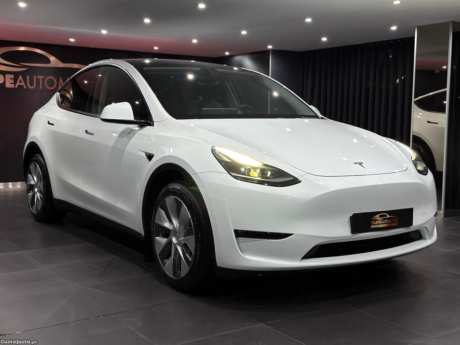 Tesla Model Y Long Range Dual Motor AWD — fotografia 17