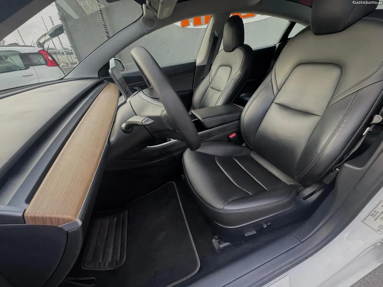 Tesla Model 3 Standard Range Plus RWD — fotografia 2
