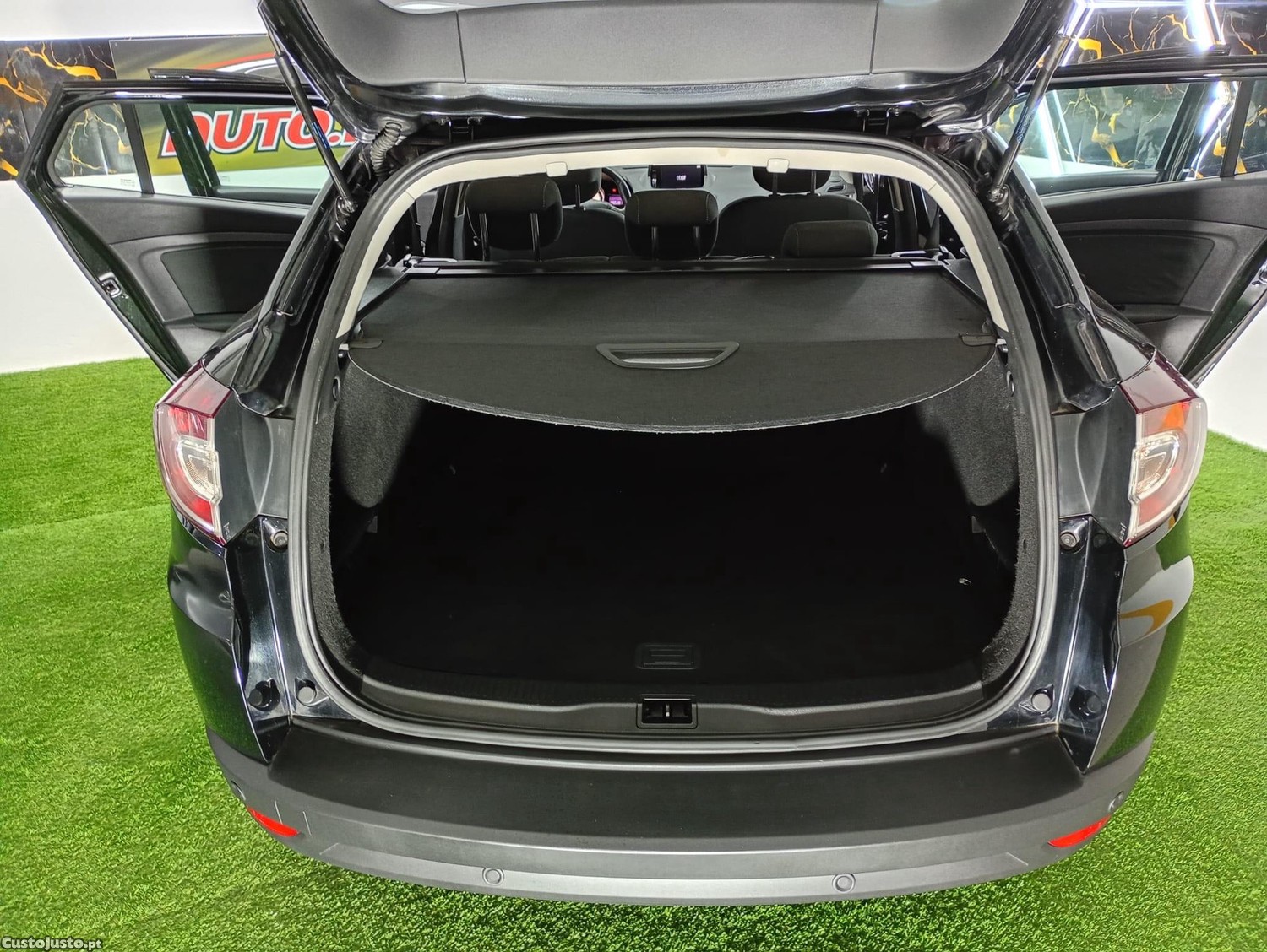 Renault Mégane Sport Tourer 1.5 dCi Dynamique SS — fotografia 8