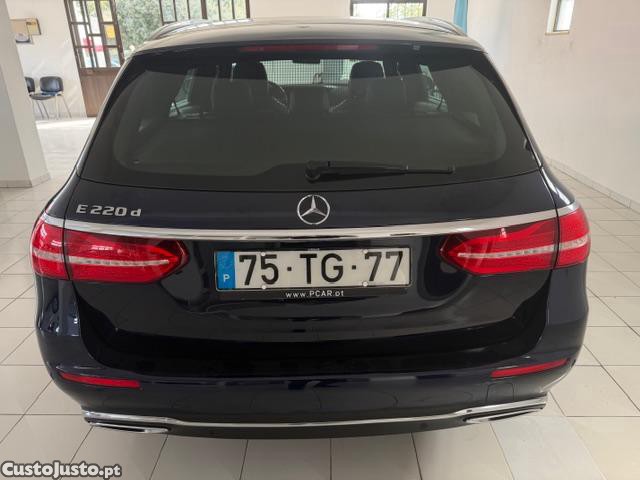 Mercedes-Benz E 220 D — fotografia 16