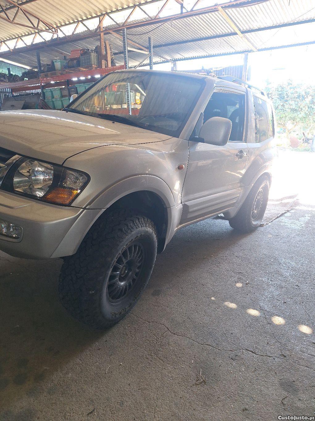 Mitsubishi Pajero v60 — photo 2
