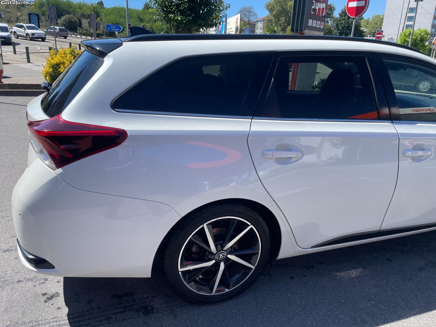 Toyota Auris Touring Sports 1.8 HSD Comfort +P.Techno+P.Sport — fotografia 11