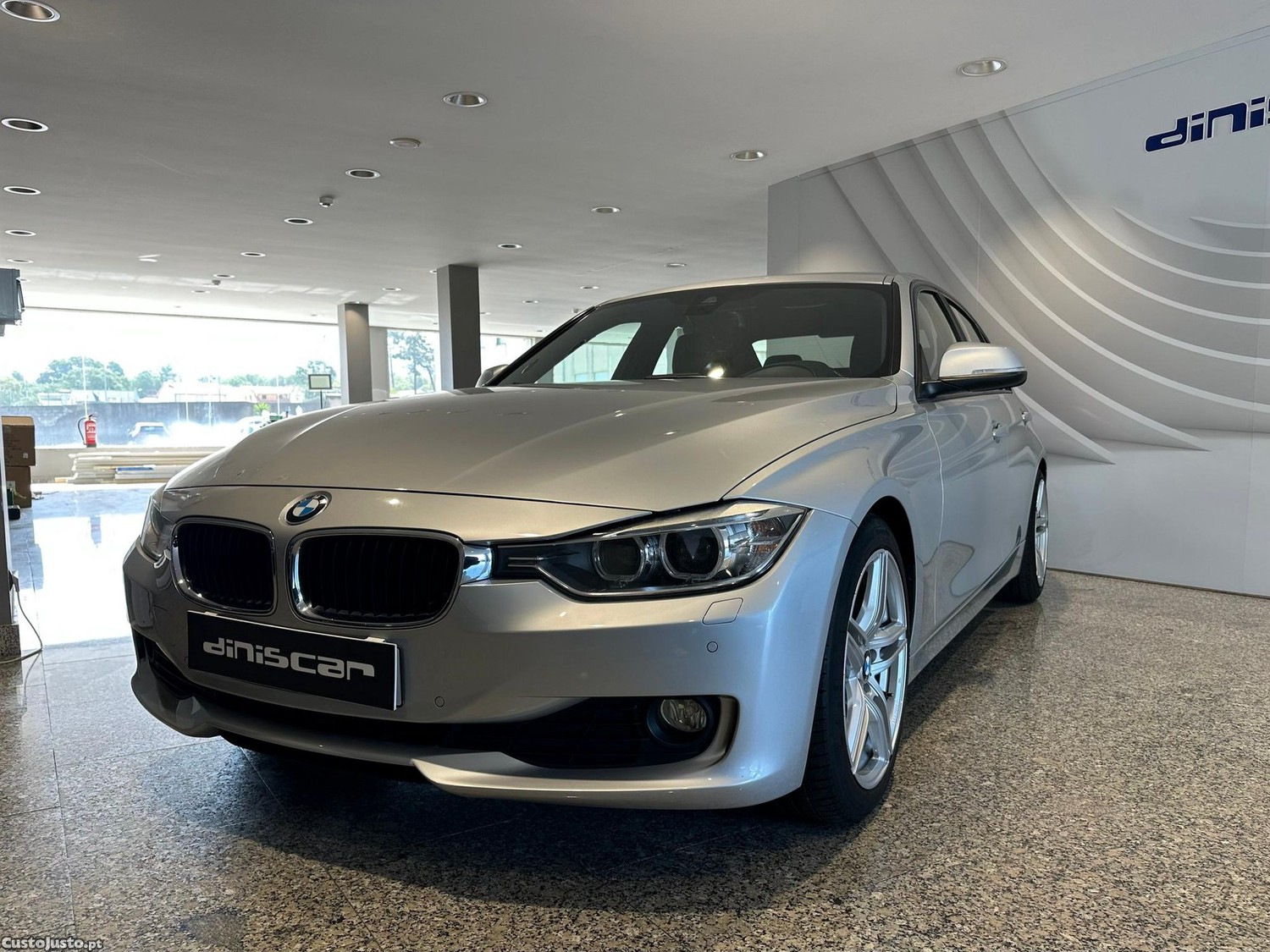 BMW 318 d Navigation Sport - 12 — photo 5