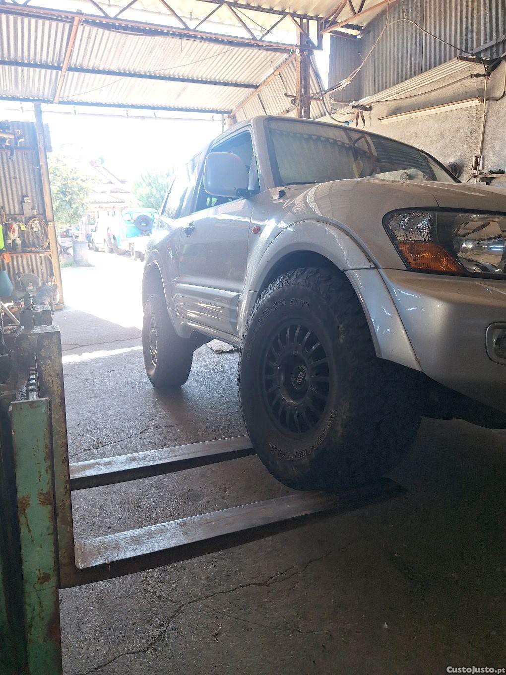 Mitsubishi Pajero v60 — photo 3