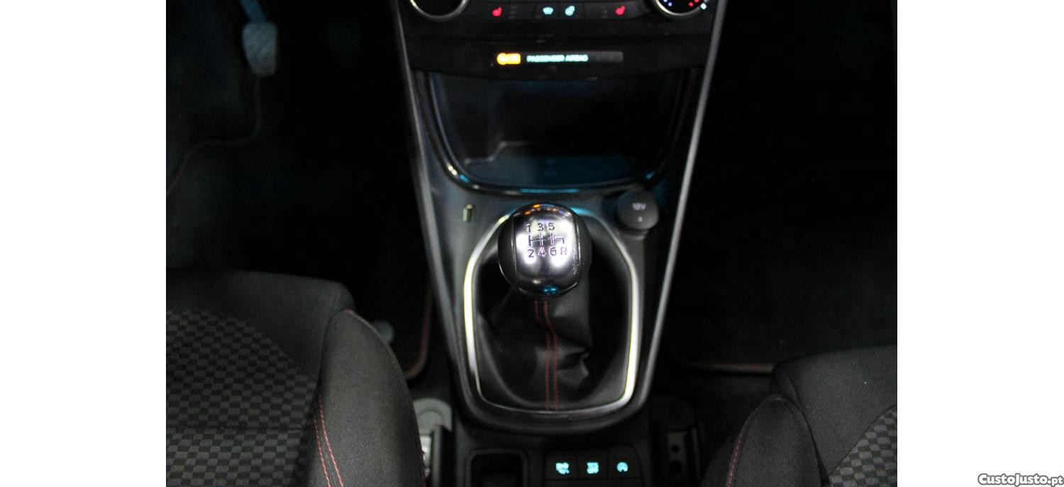 Ford Puma 1.0 EcoBoost MHEV ST-Line X Vivid Ruby Edition — fotografia 4