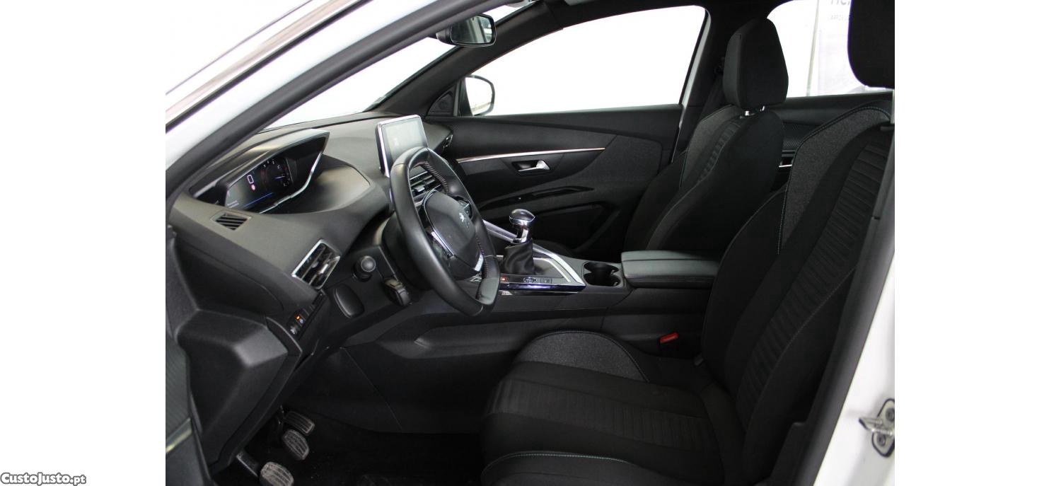 Peugeot 3008 1.2 PureTech Active Pack — fotografia 17