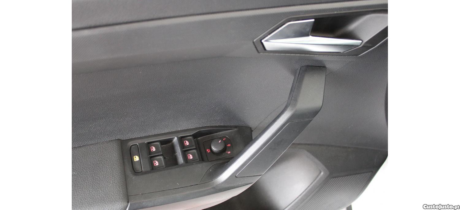 SEAT Arona 1.0 TSI Style 95cv — fotografia 17