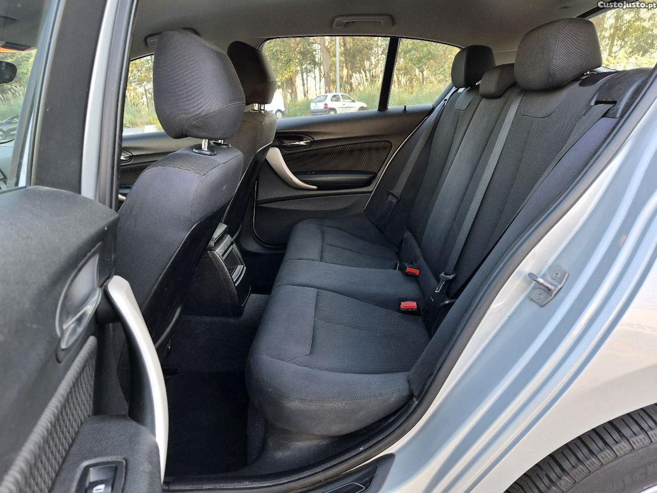 BMW 114 D com GPS — fotografia 2