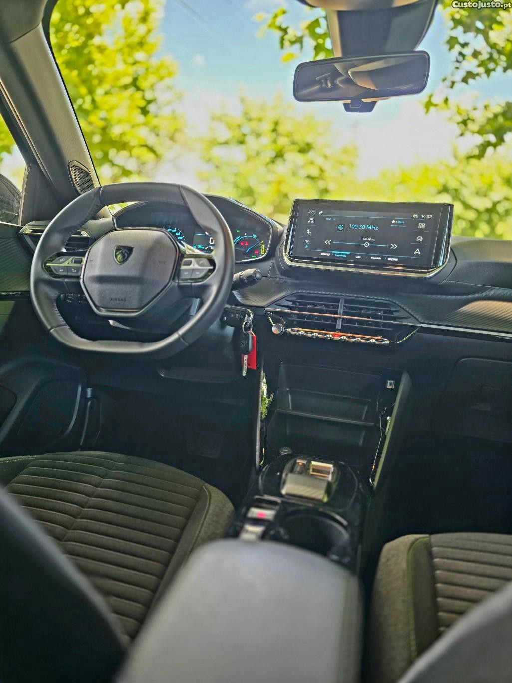 Peugeot 2008 50 kWh Active Pack — fotografia 4