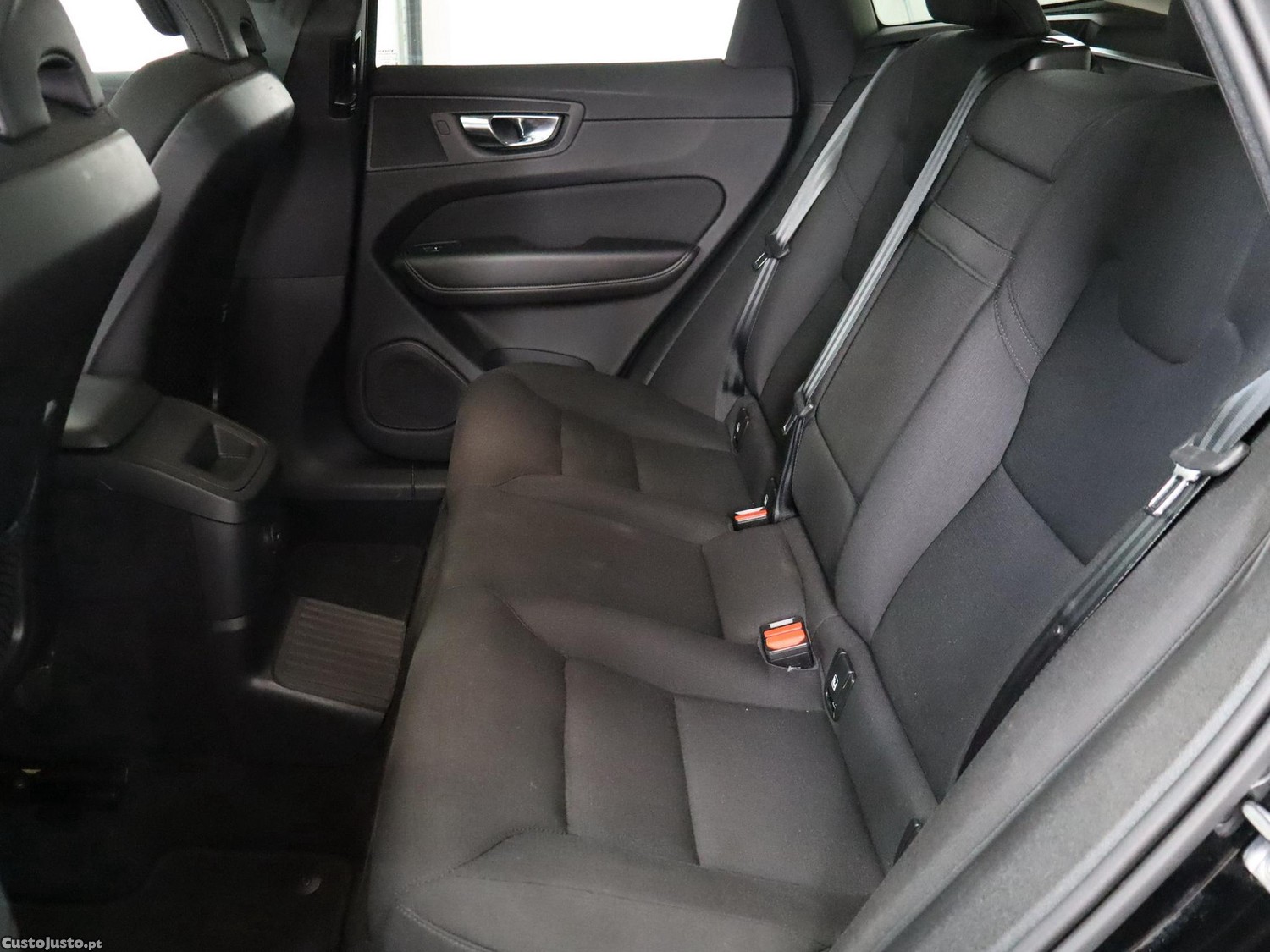 Volvo XC 60 2.0 T6 PHEV Inscription AWD — fotografia 14
