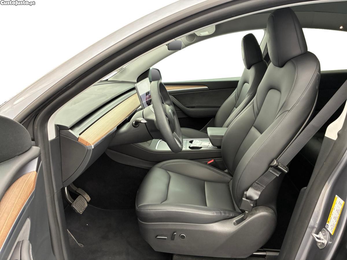 Tesla Model Y Long Range Dual Motor AWD — fotografia 10