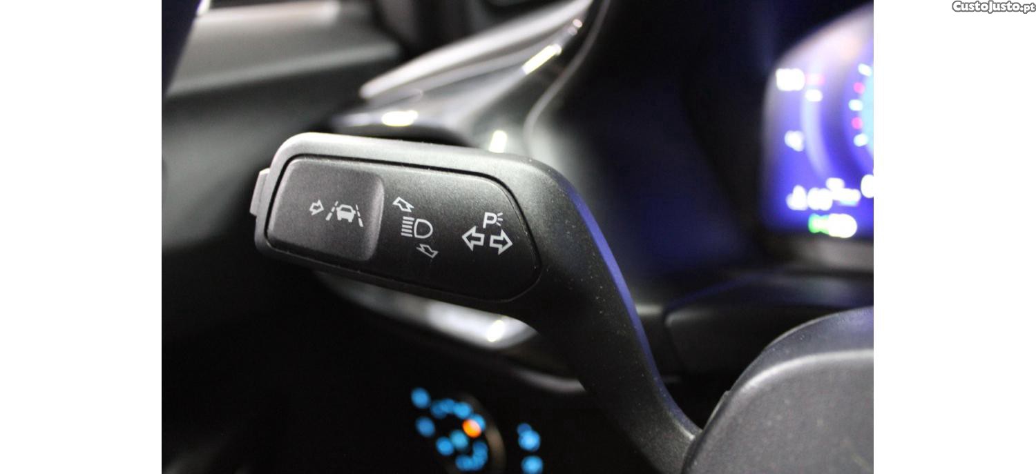 Ford Puma 1.0 EcoBoost MHEV ST-Line X Vivid Ruby Edition — fotografia 4