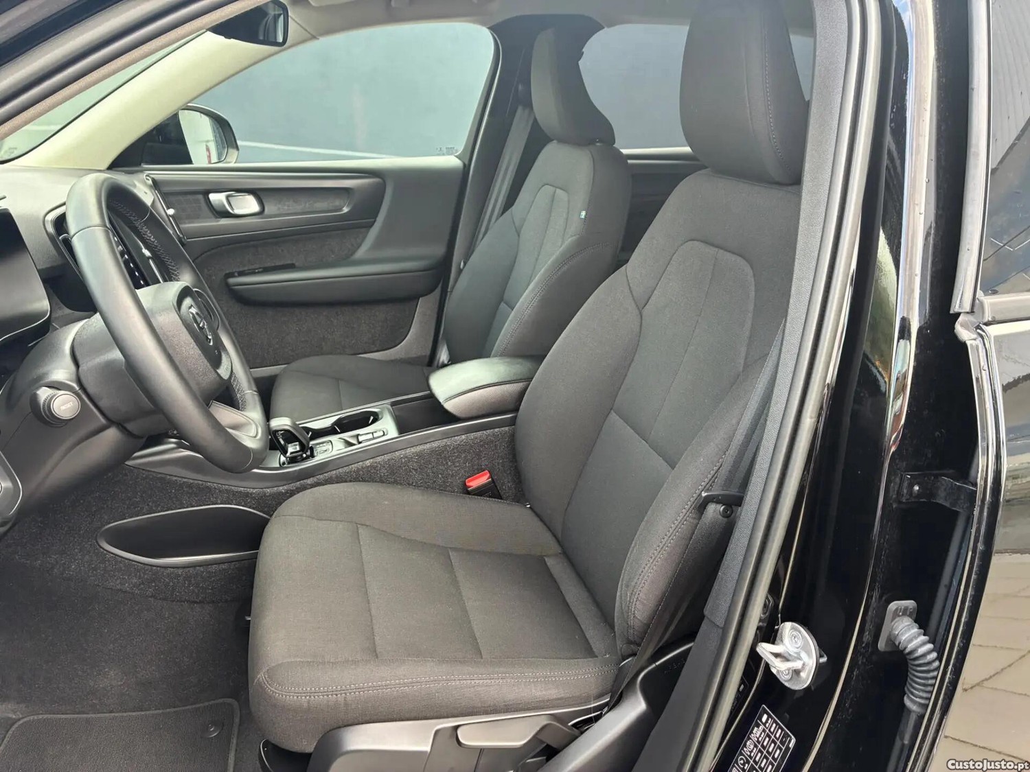 Volvo XC 40 1.5 T2 Momentum Plus Geartronic — fotografia 20