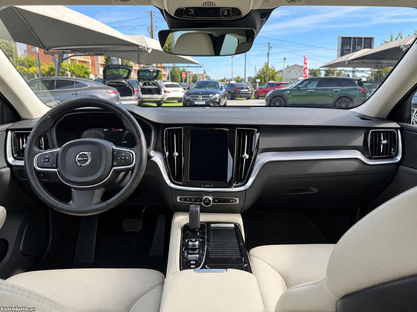 Volvo V60 2.0 T8 AWD TE Momentum Plus — fotografia 9