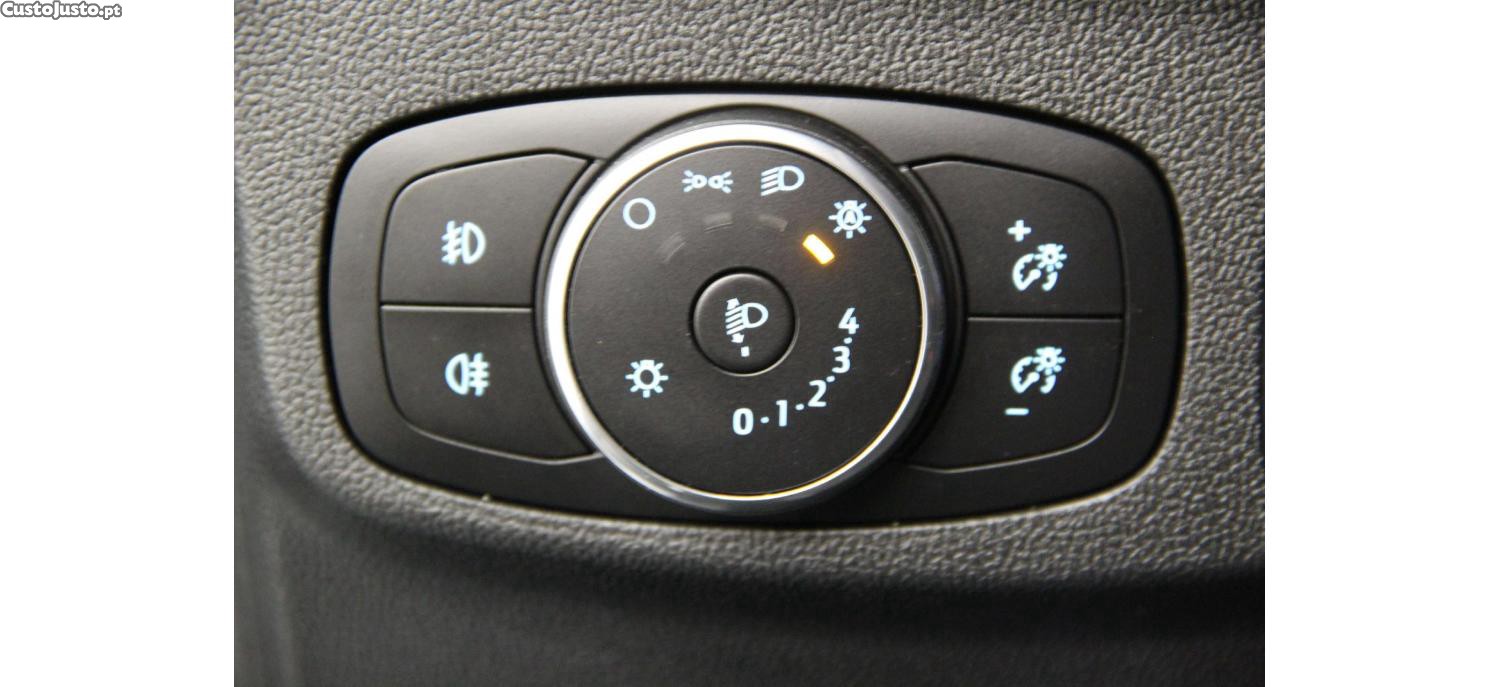 Ford Focus 1.0 EcoBoost 125cv MHEV ST-Line — fotografia 2