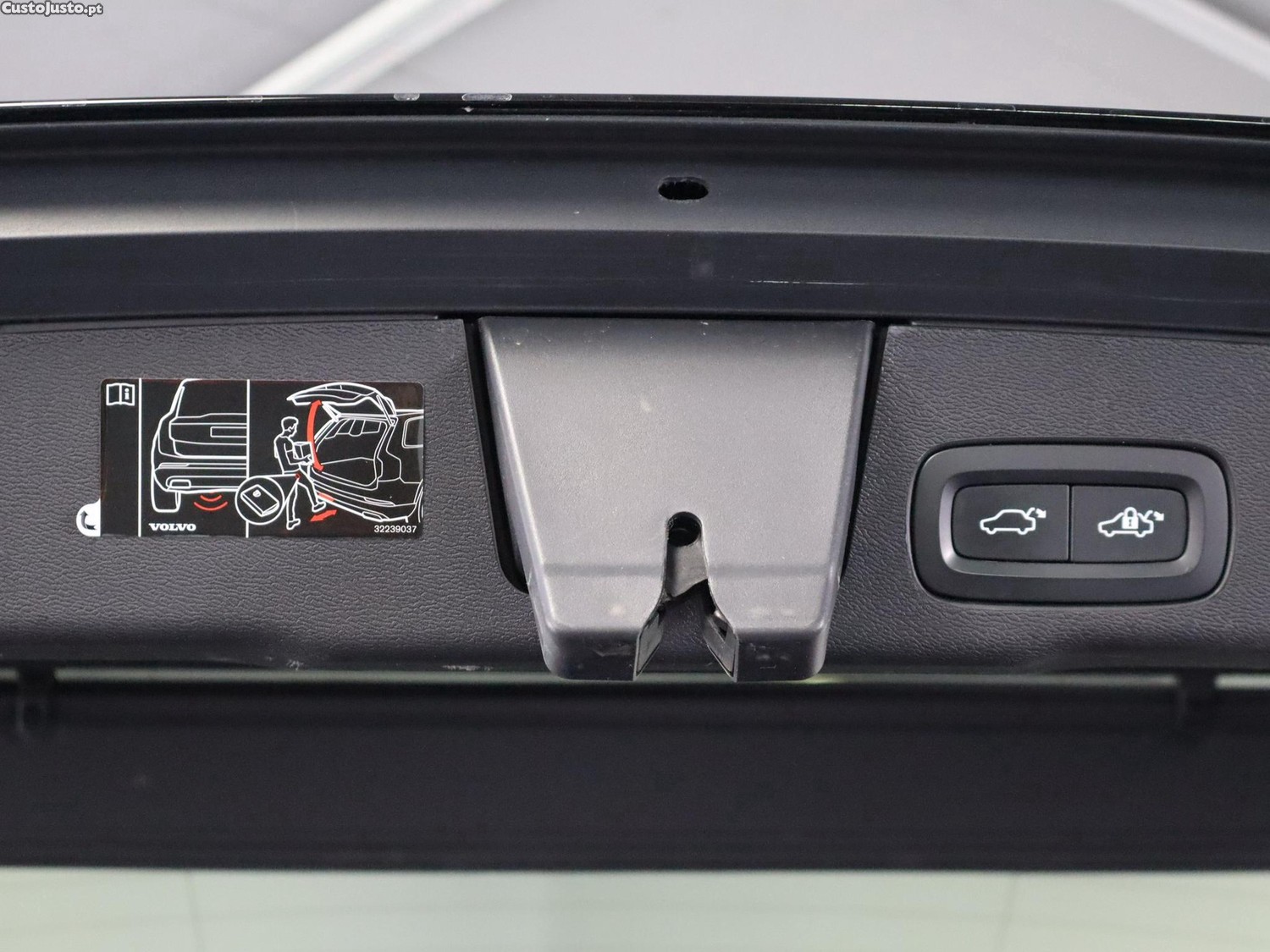 Volvo XC 60 2.0 T6 PHEV Inscription AWD — fotografia 2
