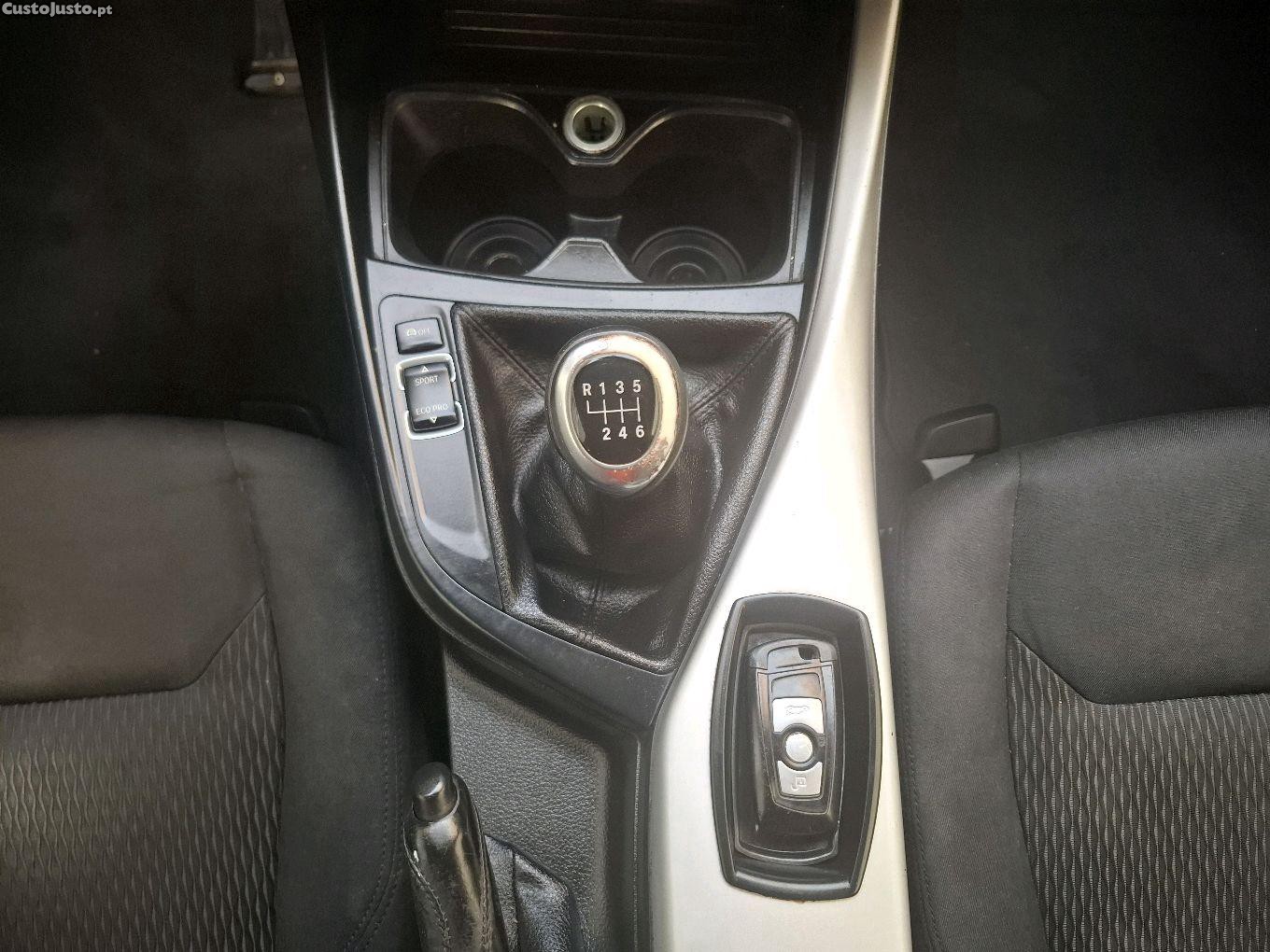 BMW 114 EfficientDynamics — fotografia 2