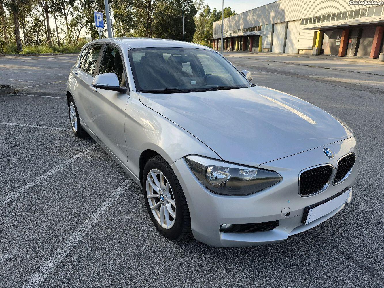 BMW 114 D com GPS — fotografia 10