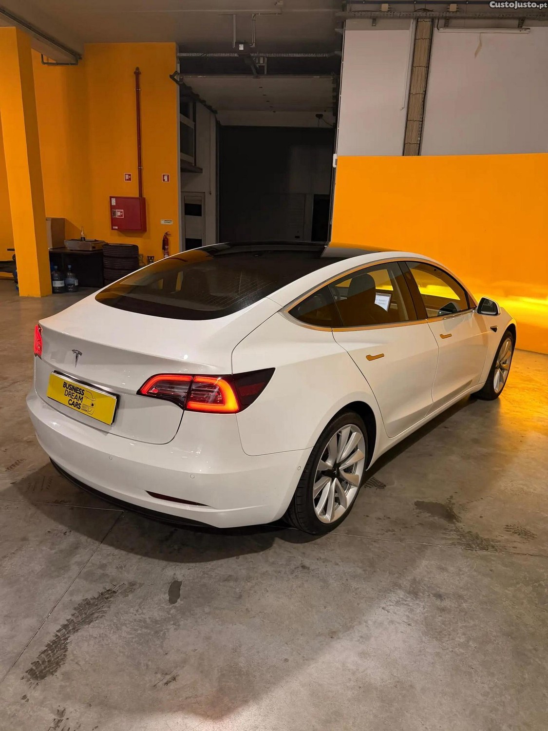 Tesla Model 3 Standard Range Plus RWD — fotografia 6