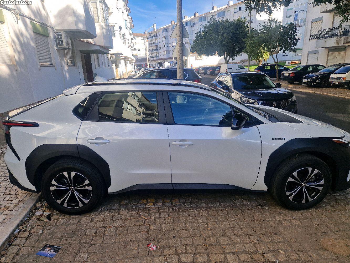Toyota bZ4X executive — fotografia 4