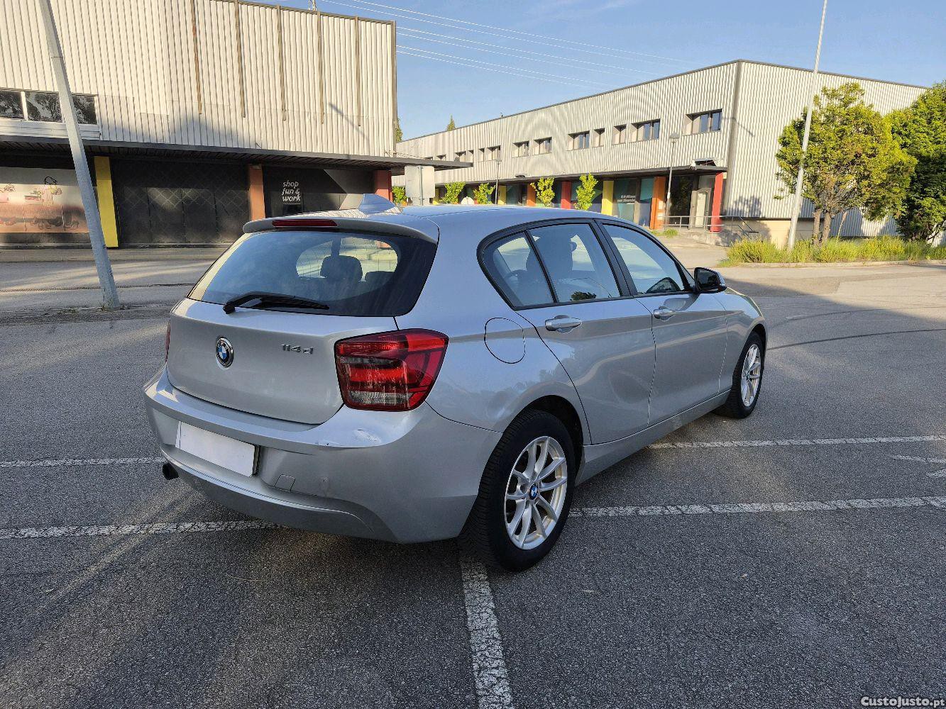 BMW 114 D com GPS — fotografia 7