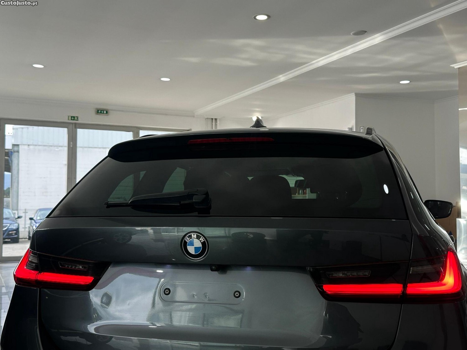 BMW 318 d Touring Line Luxury Auto — fotografia 16