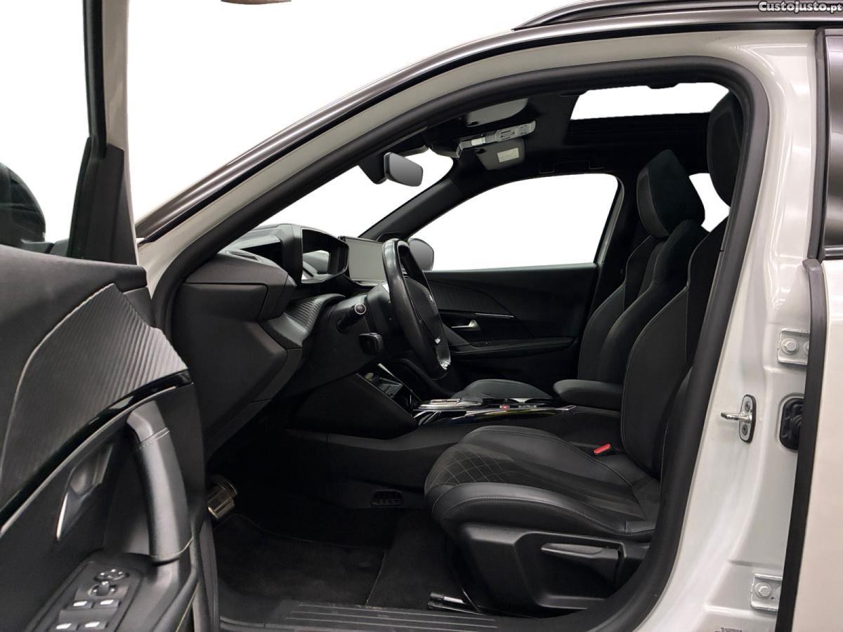 Peugeot 2008 50 kWh GT Pack - 22 — photo 3