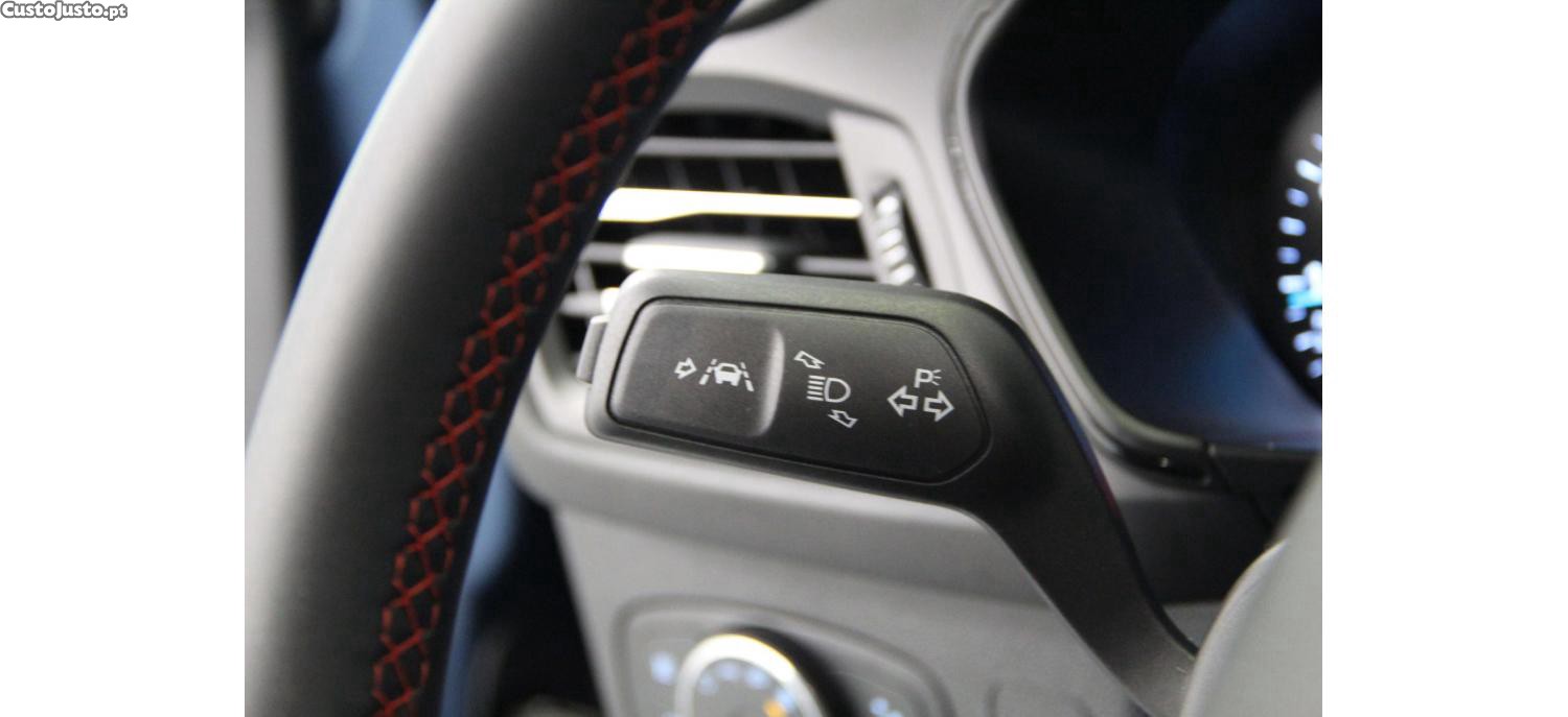 Ford Focus 1.0 EcoBoost 125cv MHEV ST-Line — fotografia 4