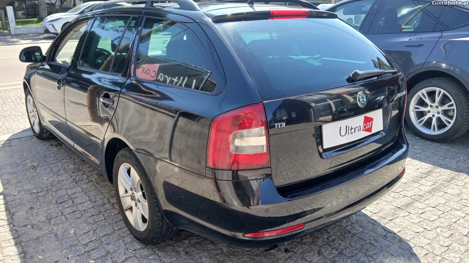 Skoda Octavia Break 1.6 TDi Ambition - 12 foto 2