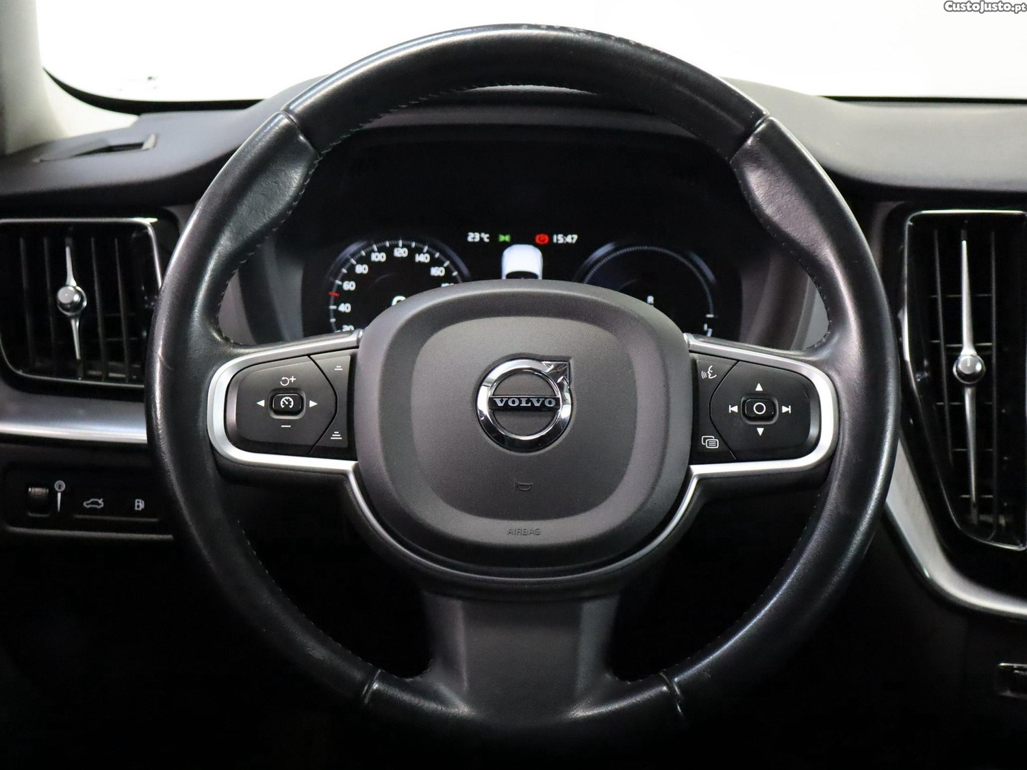 Volvo XC 60 2.0 T6 PHEV Inscription AWD — fotografia 12