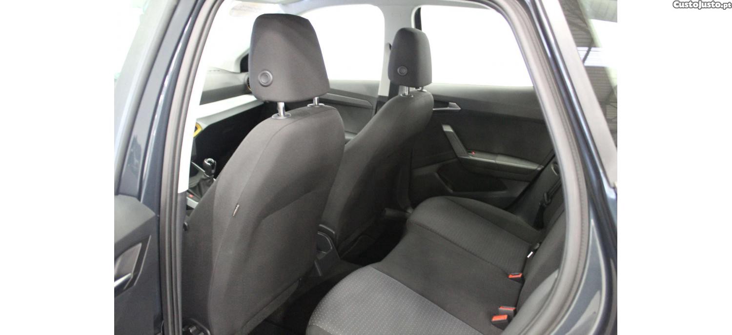 SEAT Arona 1.0 TSI Style 95cv — fotografia 2
