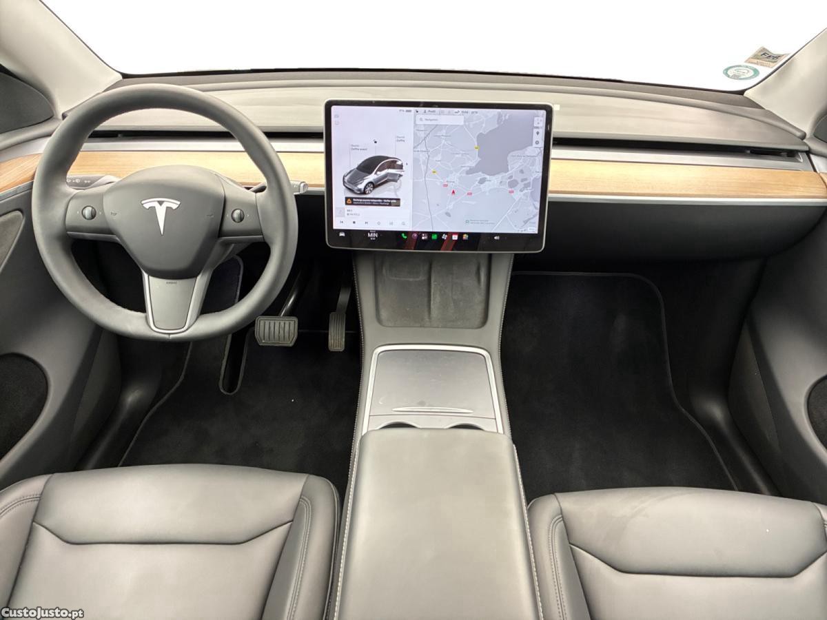 Tesla Model Y Long Range Dual Motor AWD — fotografia 9