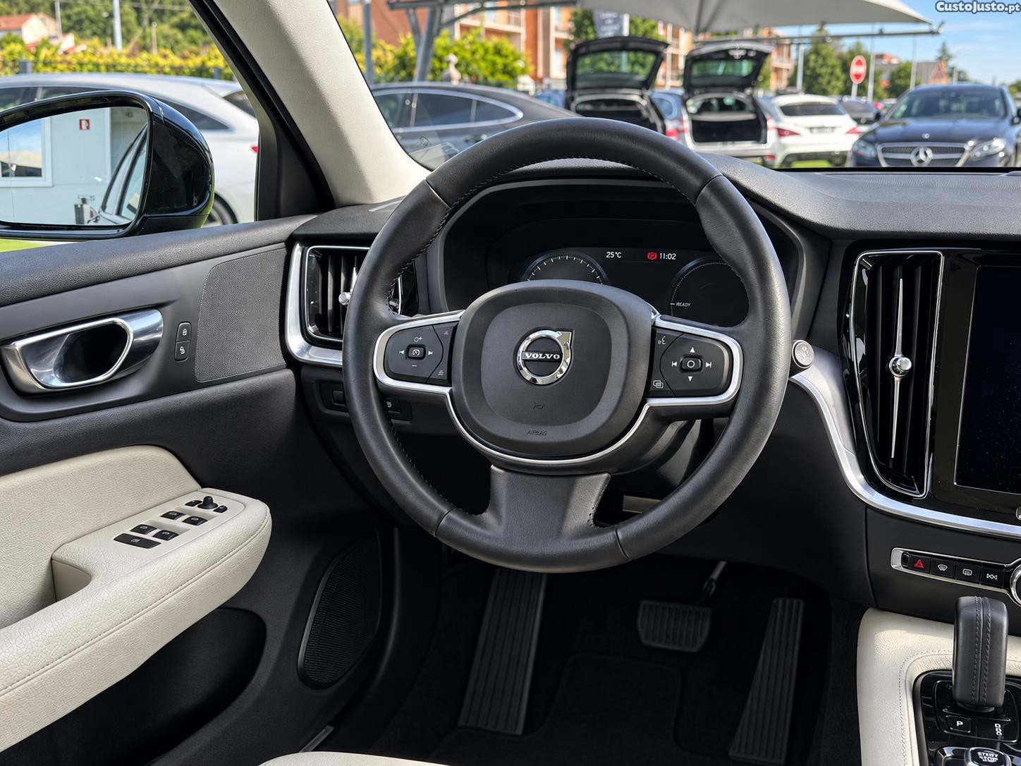 Volvo V60 2.0 T8 AWD TE Momentum Plus — fotografia 8