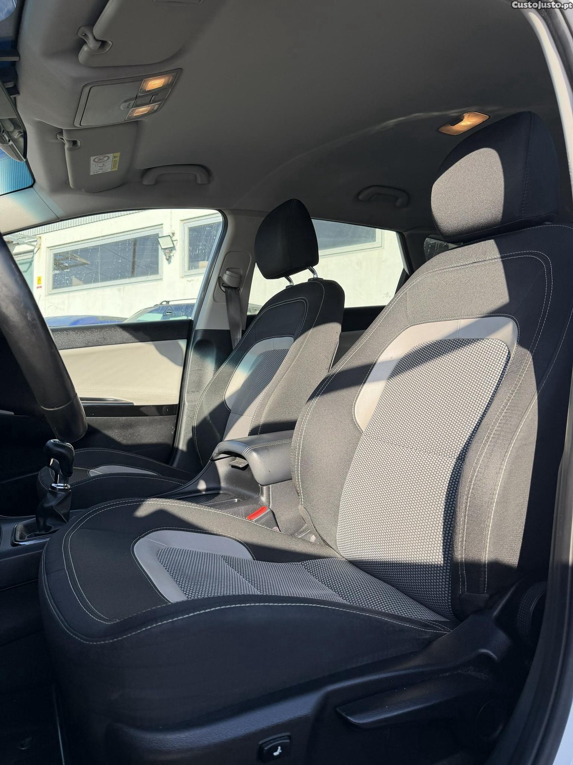 Kia Ceed 1.6CRDi 128CV — fotografia 18