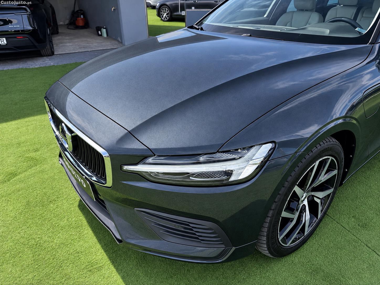 Volvo V60 2.0 T8 AWD TE Momentum Plus — fotografia 13