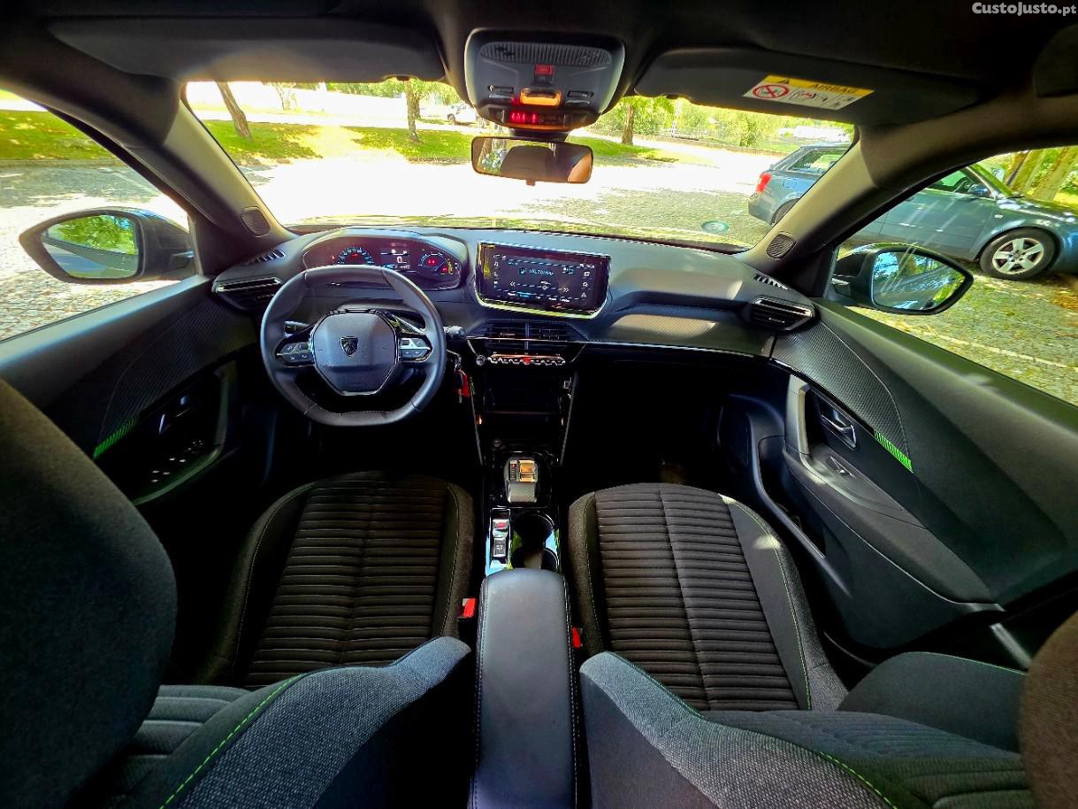 Peugeot 2008 50 kWh Active Pack — fotografia 5
