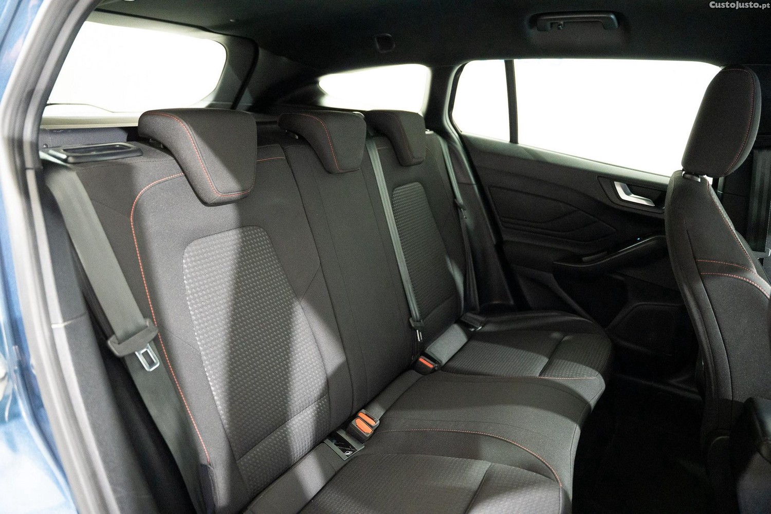 Ford Focus SW 1.0 EcoBoost MHEV ST-Line — fotografia 2