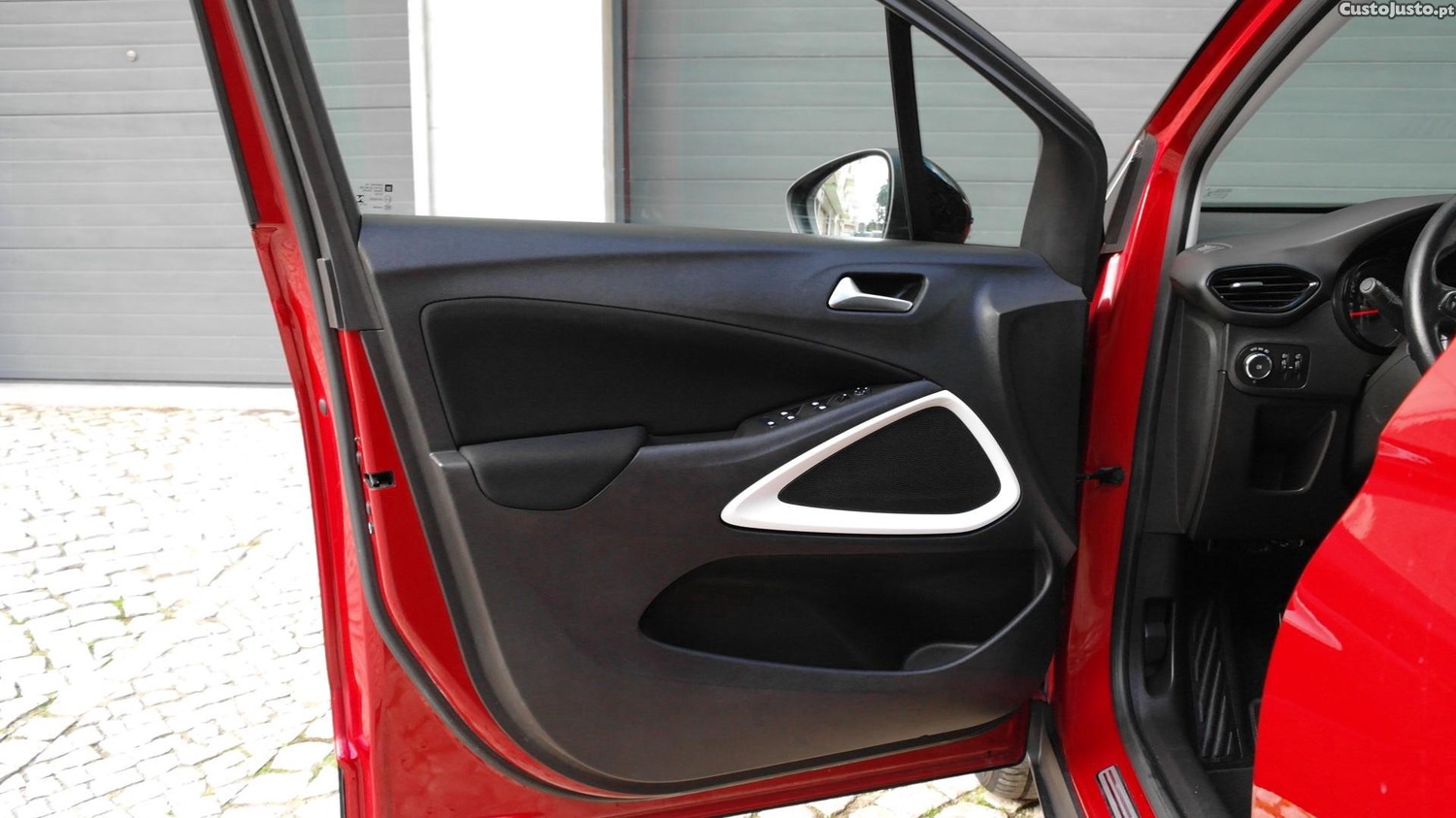 Opel Crossland X 1.2 T 120 Anos — fotografia 4