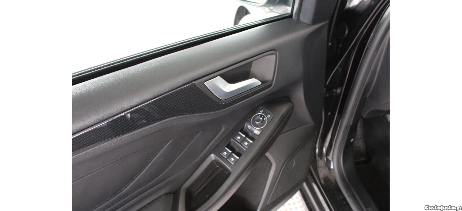 Ford Focus 1.0 EcoBoost 125cv MHEV ST-Line — fotografia 9