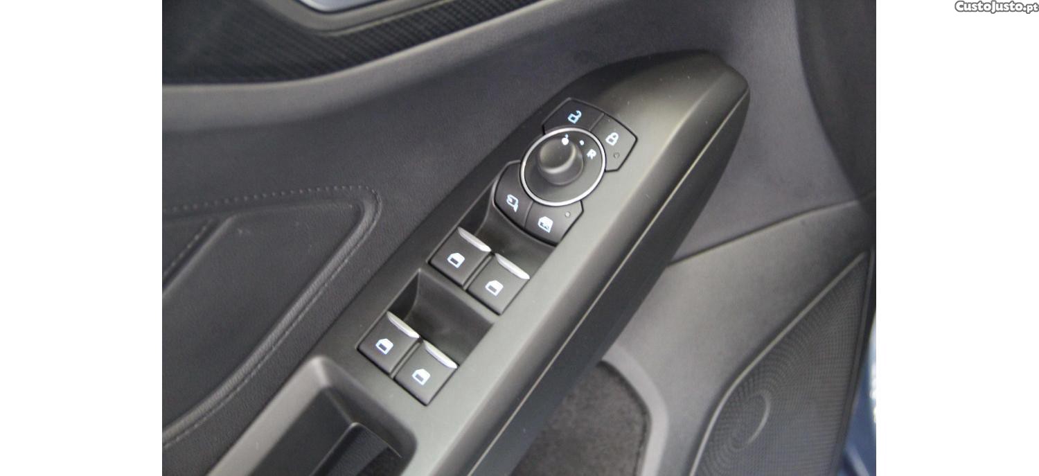 Ford Focus 1.0 EcoBoost 125cv MHEV ST-Line — fotografia 3