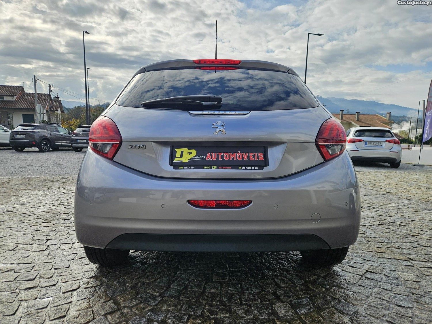 Peugeot 208 1.5 HDI Signature 103cv — fotografia 3