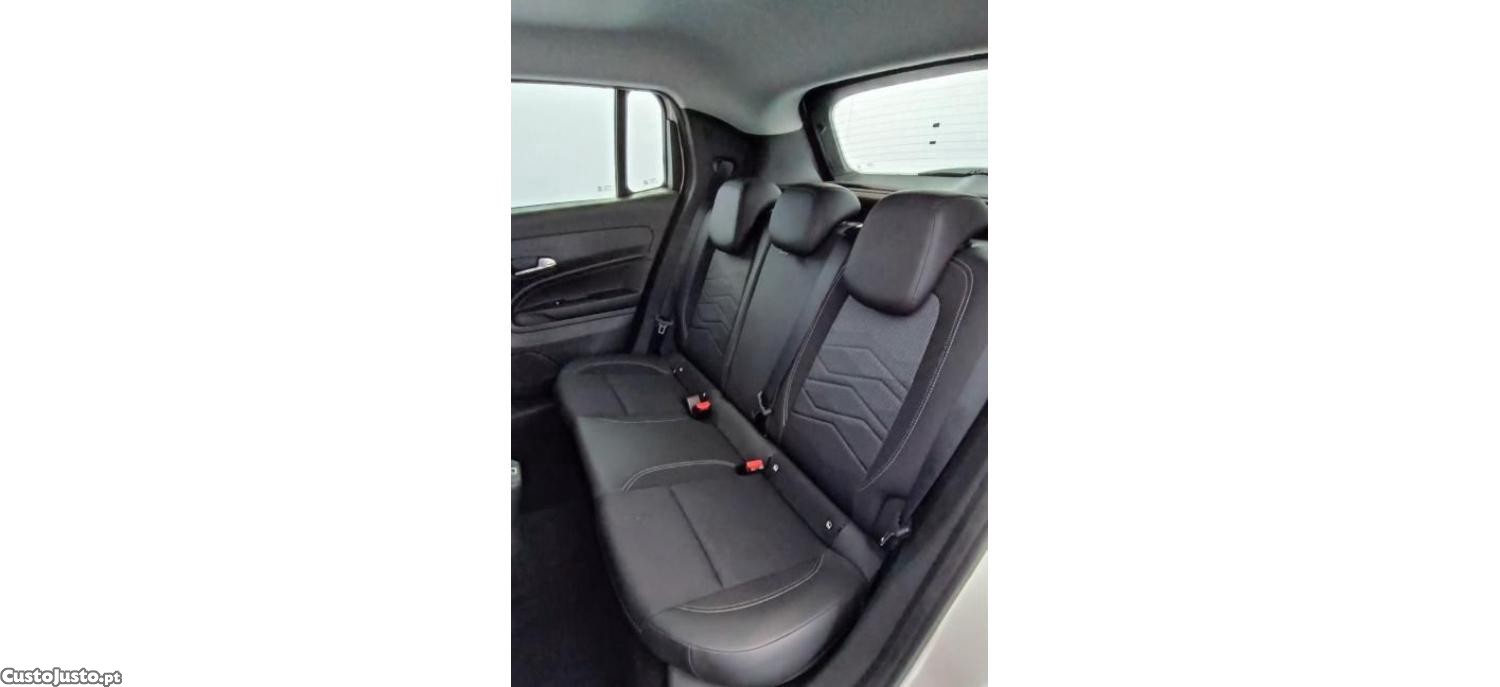 Jeep Avenger Altitude 1.2 100cv — fotografia 3