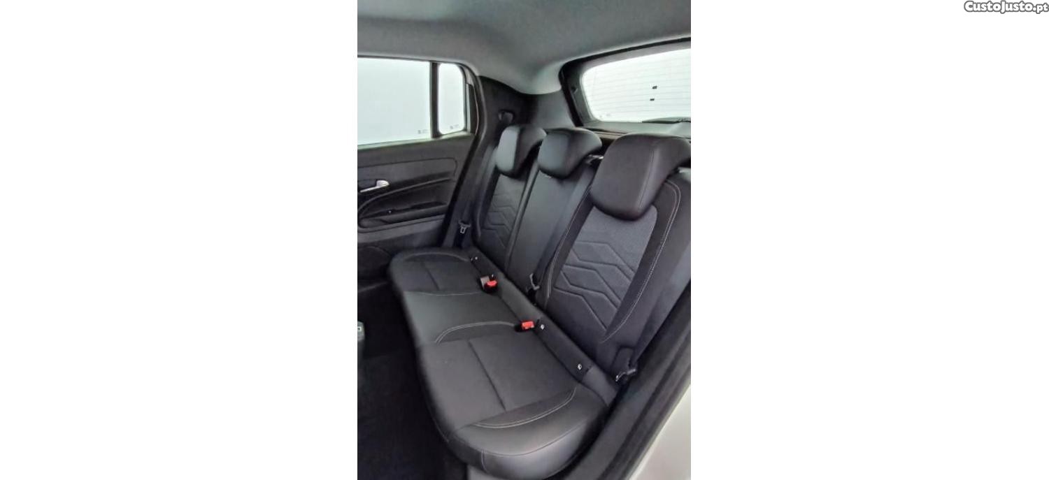 Jeep Avenger Altitude 1.2 100cv — fotografia 3