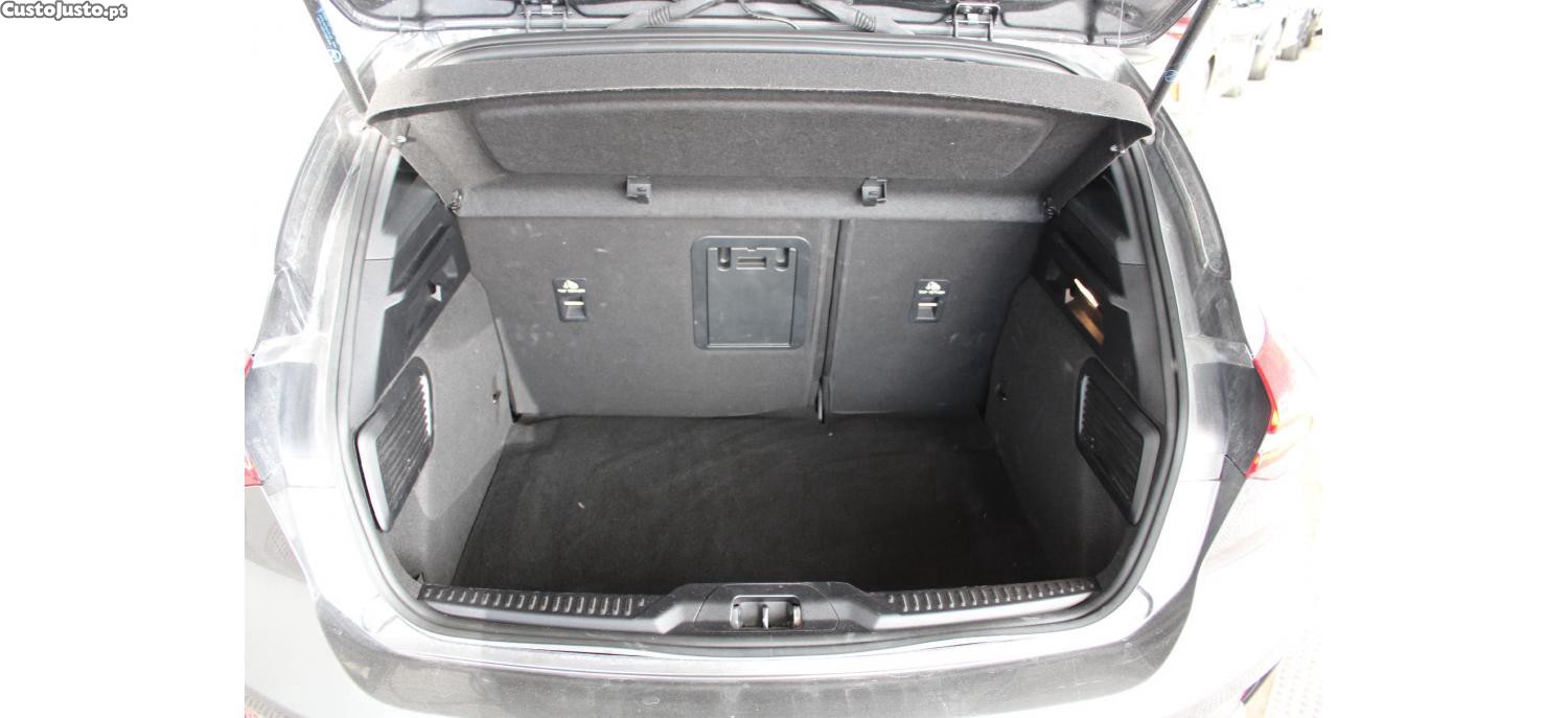 Ford Focus 1.0 EcoBoost MHEV ST-Line X — fotografia 3