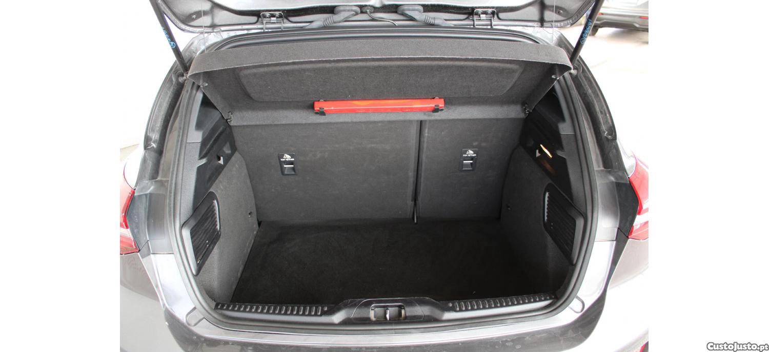 Ford Focus ST Line 1.0 Hybrid Ecoboost 125cv Aut — fotografia 2
