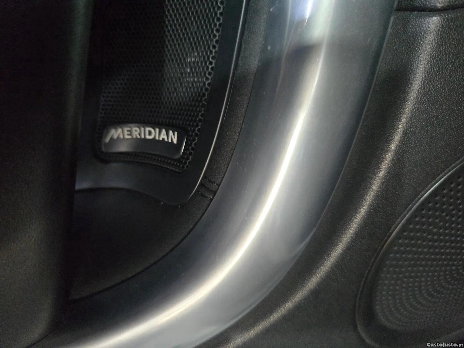 Land Rover Discovery 2.0 D AWD R-Dynamic HSE — fotografia 2