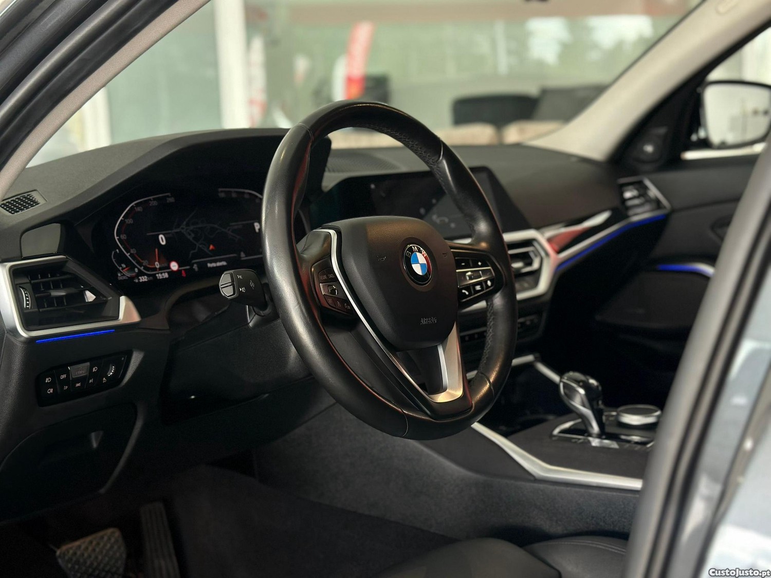 BMW 318 d Touring Line Luxury Auto — fotografia 12