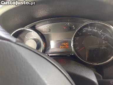 Peugeot 5008 1.6 HDI - 10 — photo 3