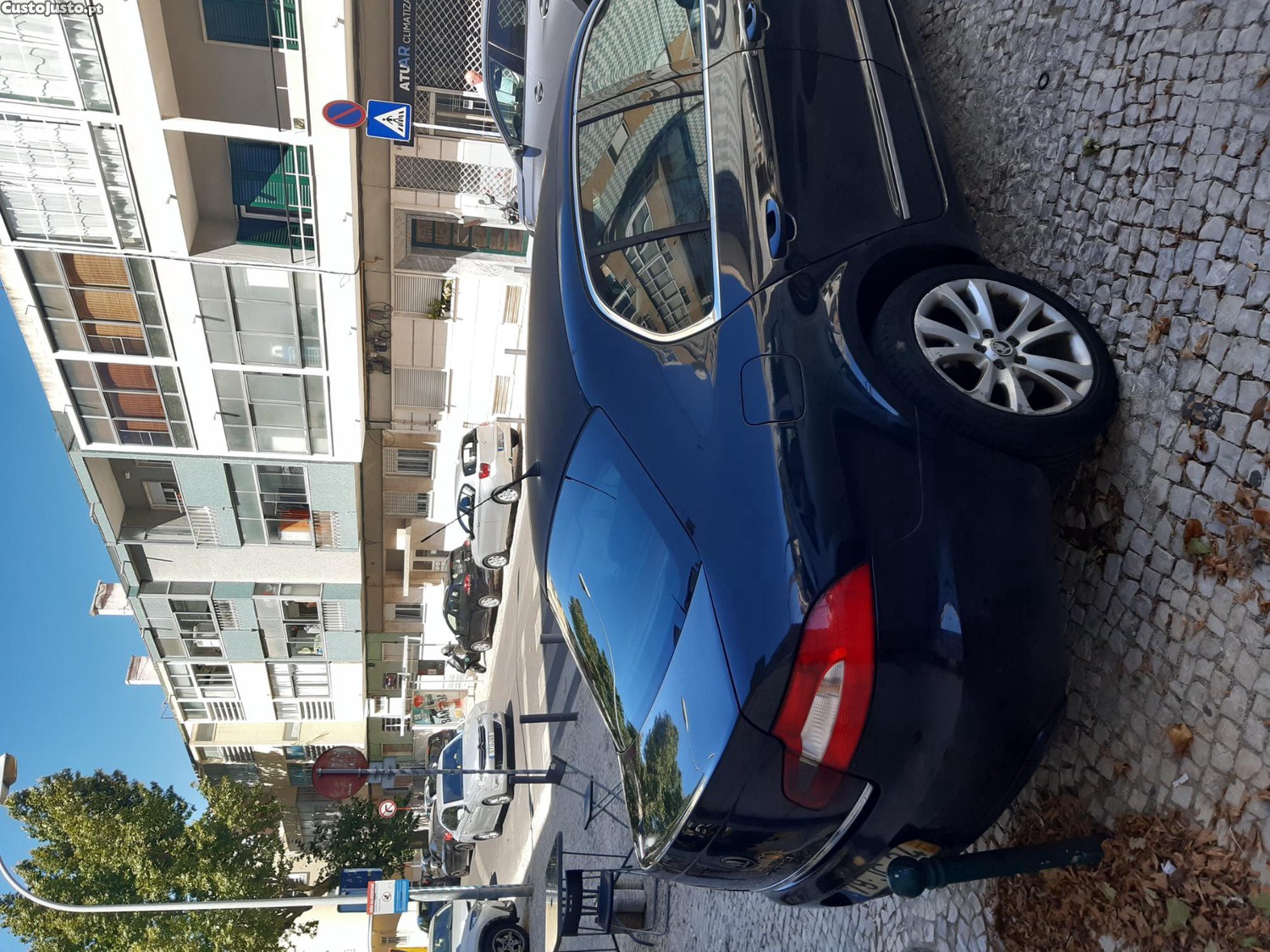 Skoda Superb carro — fotografia 2