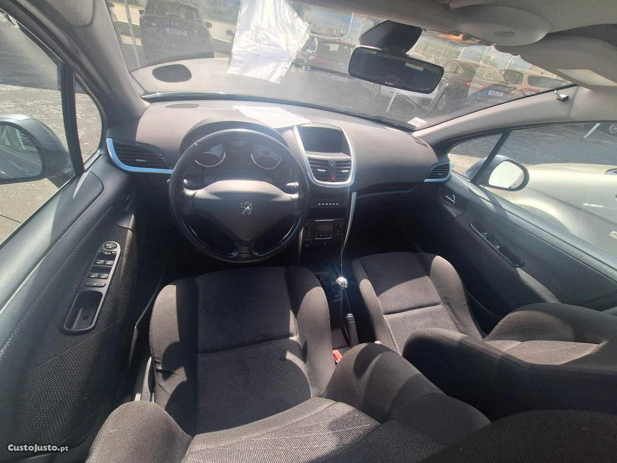 Peugeot 207 1.4 i — fotografia 4